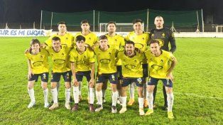 Náutico El Quillá festejó ante La Perla del Oeste en el predio Nery Pumpido.