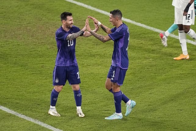 Juntos a la par, Leo y Angelito, escribieron páginas gloriosas en la selección argentina. 