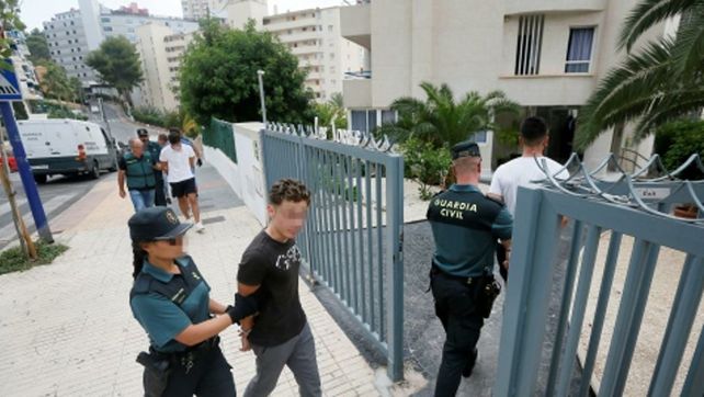 Los cinco arrestados