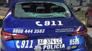 Apedrearon a un patrullero en barrio El Pozo cuando fueron en busca de un ladrón
