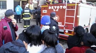 Una familia murió en un incendio iniciado por un joven que discutió con la mujer