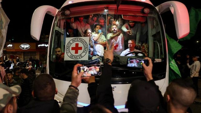 Cuatro argentinas entre los 10 rehenes liberados este martes por Hamás
