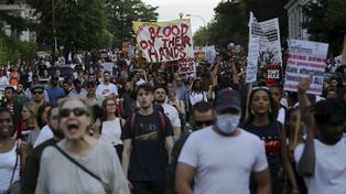 Marchas en Londres por el incendio que dejó 30 muertos