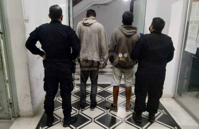Los dos detenidos por la Motorizada en el macrocentro.