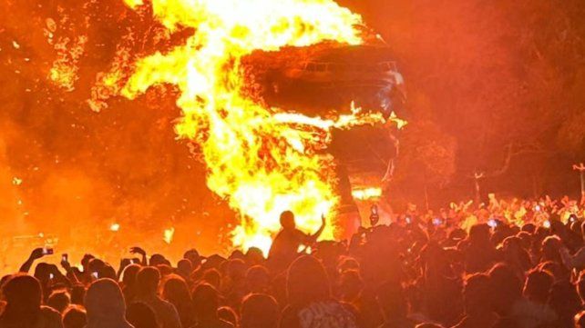 Colón: estudiantes realizaron la tradicional Quema del Muñeco en Parque Quirós