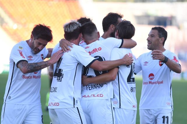 Newells goleó a Godoy Cruz en Mendoza en un partido en el que mostró contundencia