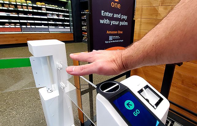Amazon prueba un sistema para pagar con la palma de la mano