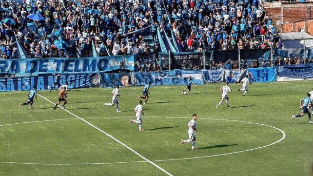 Colón jugó un pésimo partido y cayó 3-1 ante San Telmo.