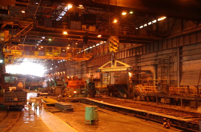 acero. La producción siderúrgica bajó en cinco meses del año.