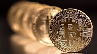 La cotización del bitcoin bajó más de 6% en las últimas 24 horas y se sitúa cerca de los US$ 42.800, luego de la aprobación de 10 fondos cotizados en bolsa ETF&nbsp;