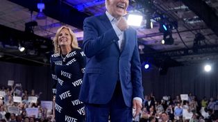 Joe Biden y la primera dama Jill Biden este viernes en el acto que encabezó el mandatario en Carolina del Norte.