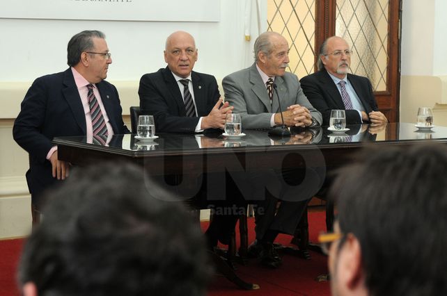 Para Bonfatti, el nuevo Puerto de Santa Fe cambiará el eje geopolítico del país”