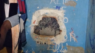 El boquete hallado en el penal de la seccional de barrio El Pozo, en Santa Fe.
