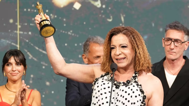 Lizy Tagliani subió al escenario de los Martín Fierro para recibir el premio a Mejor programa musical