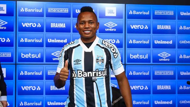 Jaminton Campaz con la camiseta de Gremio. ¿Se queda en el tricolor?