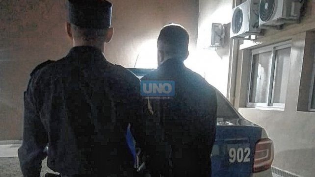 Detenido: encerró a su novia en el baño y le robó el celular