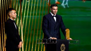 Lautaro dio a conocer el ganador de uno de los premios y fue del Dibu Martínez.