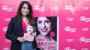 La abogada y ex titular del INADI, Victoria Donda, presentará su libro El amor vence al odio el próximo martes 30 de mayo a las 18 horas en el auditorio Rodolfo Walsh de la Facultad de Ciencias de la Educación, en calle Buenos Aires 389 de Paraná.