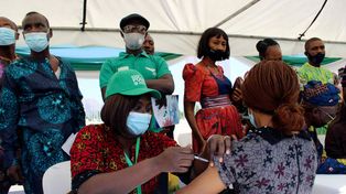 ¿Serán eficaces las actuales vacunas ante la variante Omicron?