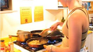 &iquest;Liberaci&oacute;n femenina?: las mujeres siguen siendo las responsables de hacer la comida