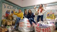Muriel, Paula, Marina y Lourdes, las responsables del proyecto Ecobotellas Rosario, durante la recolección el año pasado. Muriel, Paula, Marina y Lourdes, las responsables del proyecto Ecobotellas Rosario, durante la recolección el año pasado.