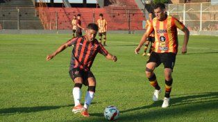 El Santo marcó la diferencia en el segundo tiempo y es el único equipo paranaense que sigue con vida en la Copa Túnel Subfluvial.