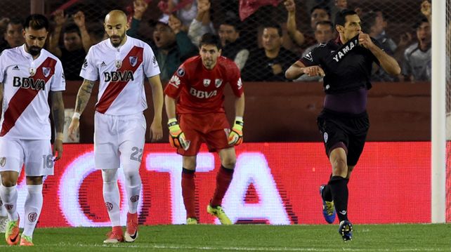 Los hinchas de River, entre insultos y los memes de Boca