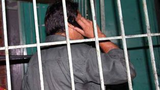 La dignidad también es que puedan comunicarse con sus familiares