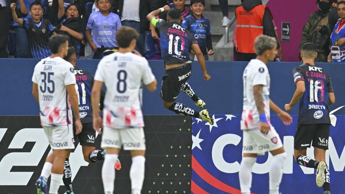 San Lorenzo sufrió en la altura de Ecuador y se trajo una derrota