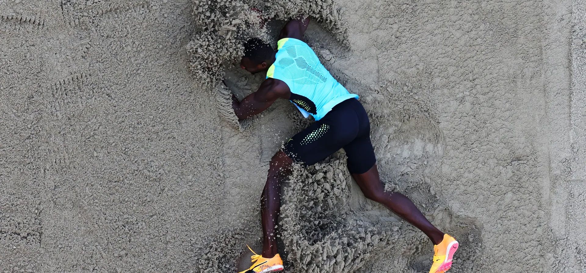 Budapest, Hungría. LaQuan Nairn de Bahamas en acción durante la clasificación del salto de longitud masculino en el Campeonato Mundial de Atletismo. Fotografía: Fabrizio Bensch/Reuters Budapest, Hungría. LaQuan Nairn de Bahamas en acción durante la clasificación del salto de longitud masculino en el Campeonato Mundial de Atletismo. Fotografía: Fabrizio Bensch/Reuters