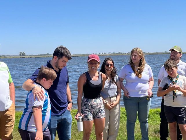 Venado Tuerto: Un centenar de personas participaron de la jornada de forestación de la laguna El Hinojo