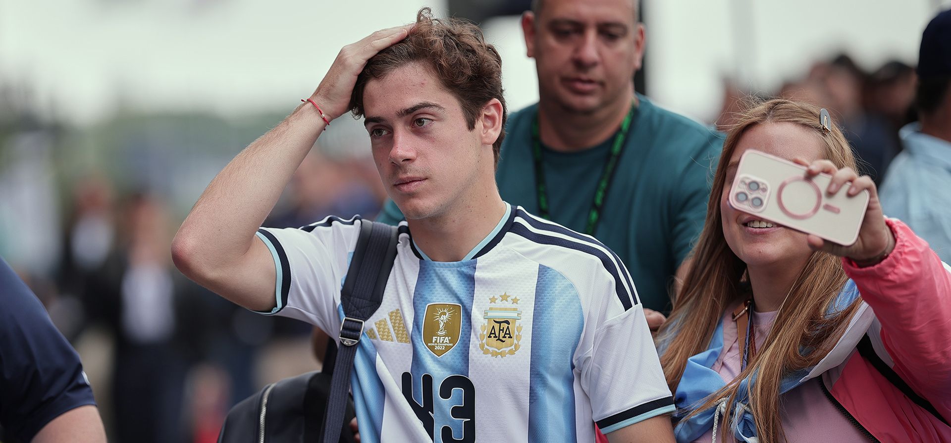 El piloto argentino de Alpine, Franco Colapinto, llega al circuito de Interlagos antes del Gran Premio de Brasil de Fórmula Uno en Sao Paulo, el viernes 7 de noviembre de 2025. (Foto AP/Ettore Chiereguini) El piloto argentino de Alpine, Franco Colapinto, llega al circuito de Interlagos antes del Gran Premio de Brasil de Fórmula Uno en Sao Paulo, el viernes 7 de noviembre de 2025. (Foto AP/Ettore Chiereguini)
