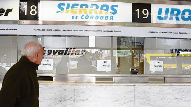 paro. Las boleterías de las cinco líneas estaban ayer cerradas en Rosario.