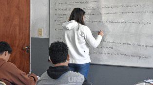 Pese al rechazo de los gremios docentes, Santa Fe decretó el aumento salarial para el segundo semestre: cuánto pasarán a cobrar los maestros