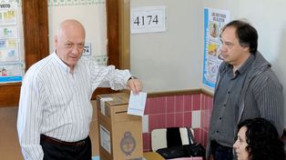 El Gobernador Antonio Bonfatti emitió su voto en Rosario