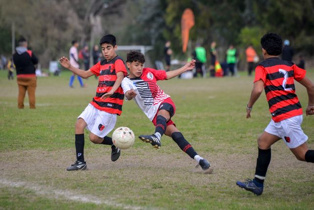 La octava edición de Naranjitos se vive a puro fútbol