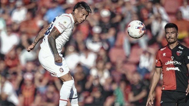 Colón insiste para sumar al volante Domingo Blanco.
