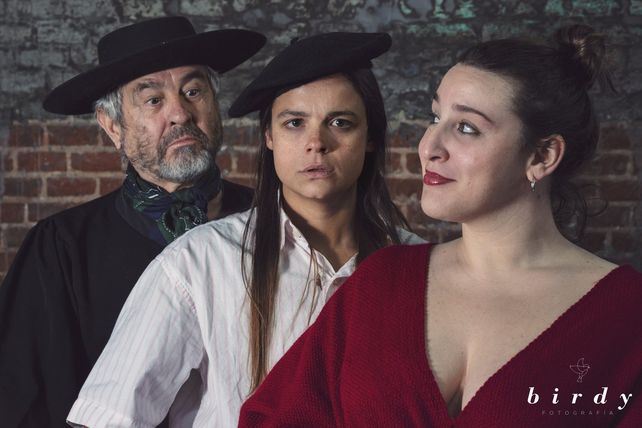 Las andanzas de un padre, los padeceres de un hijo y una tercera en discordia