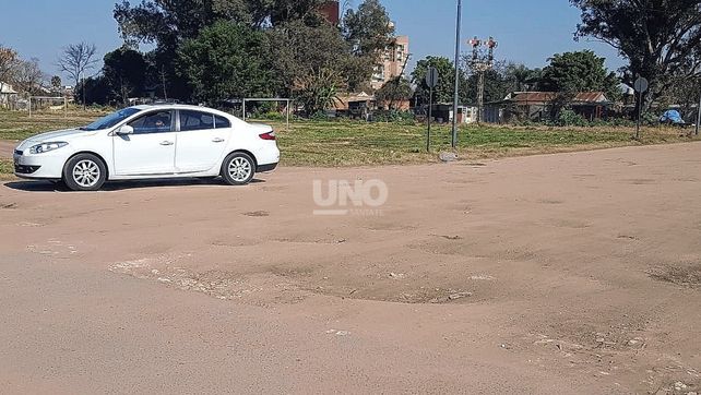 Un cruce que une dos barrios de la ciudad y que los vecinos denuncian en estado de abandono.&nbsp;