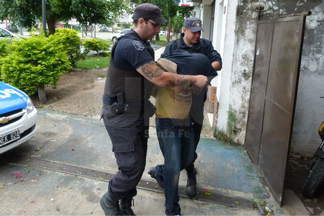 Cayó un ladrón cuando asaltaba una casa en barrio Barranquitas
