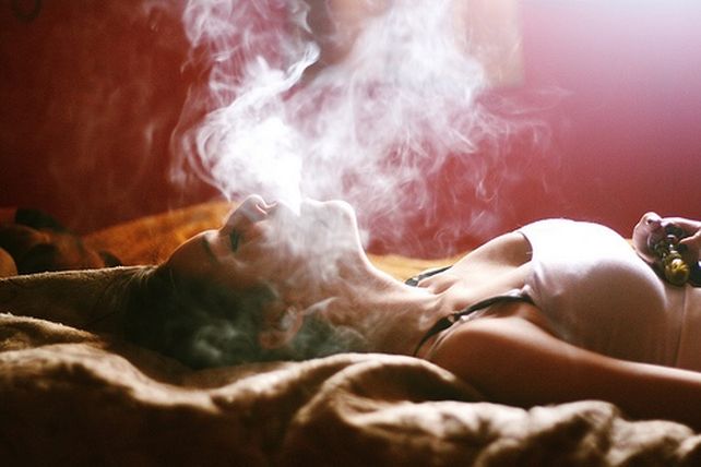 Las mujeres que dejan de fumar aseguran que sus senos aumentaron de tamaño.
