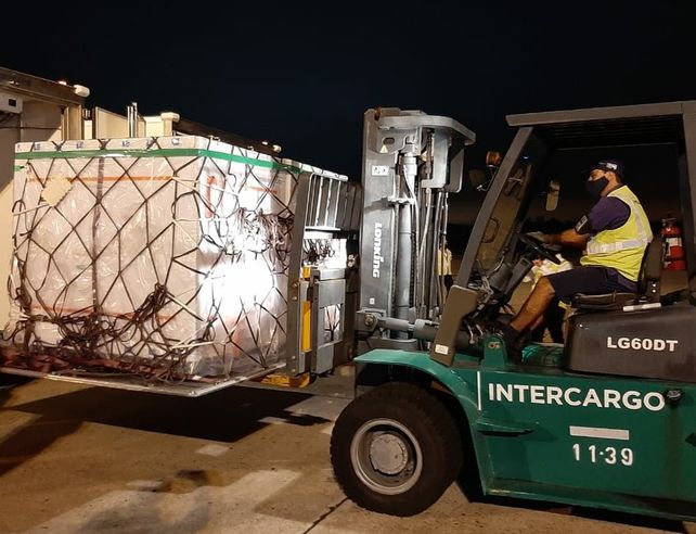 Llegaron al país las primeras 580 mil dosis de la vacuna Covishield elaboradas en India