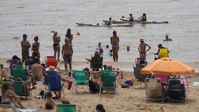 Los rosarinos aprovecharon el feriado para disfrutar del sol y el río