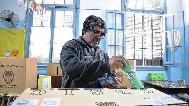 Tres de cada 10 santafesinos no aseguraron ir a votar en las elecciones de constituyentes y las Paso de concejales