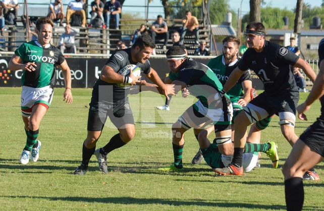 Universitario recibe al puntero