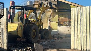 Los inmuebles estaban ubicados en Pavòn al 1800 y estaban en terrenos municipales que habían sido usurpados por los delincuentes.