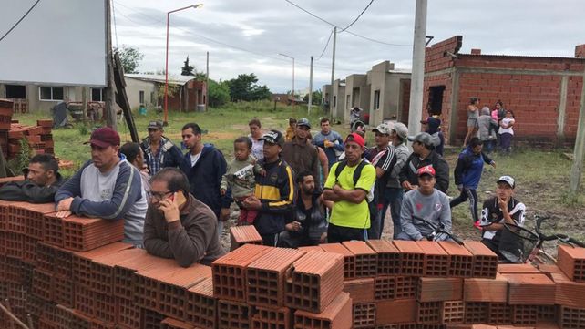 Concepción del Uruguay: Familias de un asentamiento usurparon un barrio sin terminar