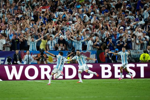 Festejo alocado. Julián Álvarez destrabó el partido de Argentina ante Suiza con un golazo.