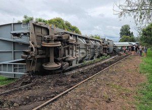 Descarrilamiento del Belgrano Cargas: Provincia insiste con la finalización del Circunvalar, mientras crece el temor de los vecinos por una tragedia