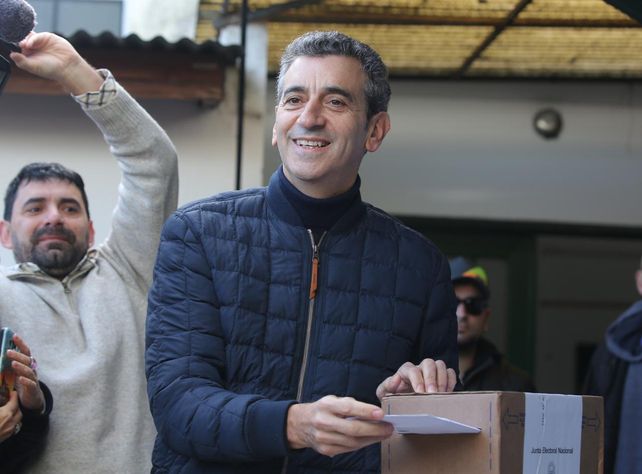 Randazzo votó en una mesa presidida por su hijo de 16 años y dijo que el resultado será inapelable